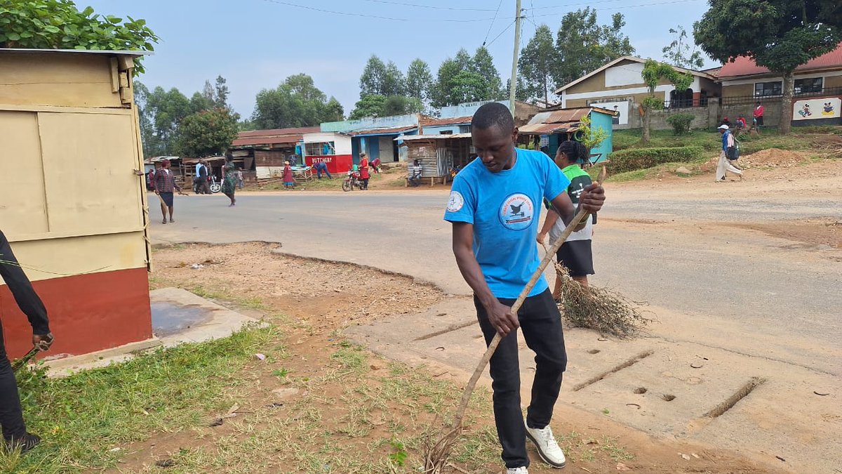 A cleaner environment requires PPPs! That's exactly what @EzavaRiver , <a href="/MashinaniESI/">Mashinani Empowerment Strategic Initiative</a> , <a href="/TambuaSJC/">Tambua Social Justice Centre</a> and <a href="/vihigacountyH2O/">Vihiga County Department of Environment & Water</a> championed for during the Jebrok market cleanup yesterday. 

#FOREZAVA
#MESICBO
#TambuaSJC