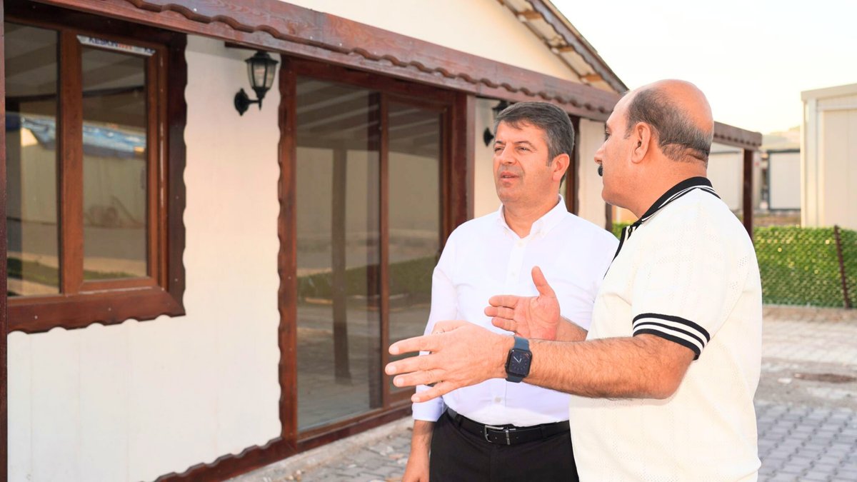 İçişleri Bakanlığı, AFAD, Adıyaman Valiliği ve Zakat Vakfı işbirliğiyle hayata geçireceğimiz 'Eliyaman Yöresel Ürünler Pazarı' inşaat alanındaki incelemelerde bulunduk. 

Kadınlarımızın el emeği, göz nuru üretimlerini satışa sunacakları bu pazarla, hem yerel ekonomimize hem de