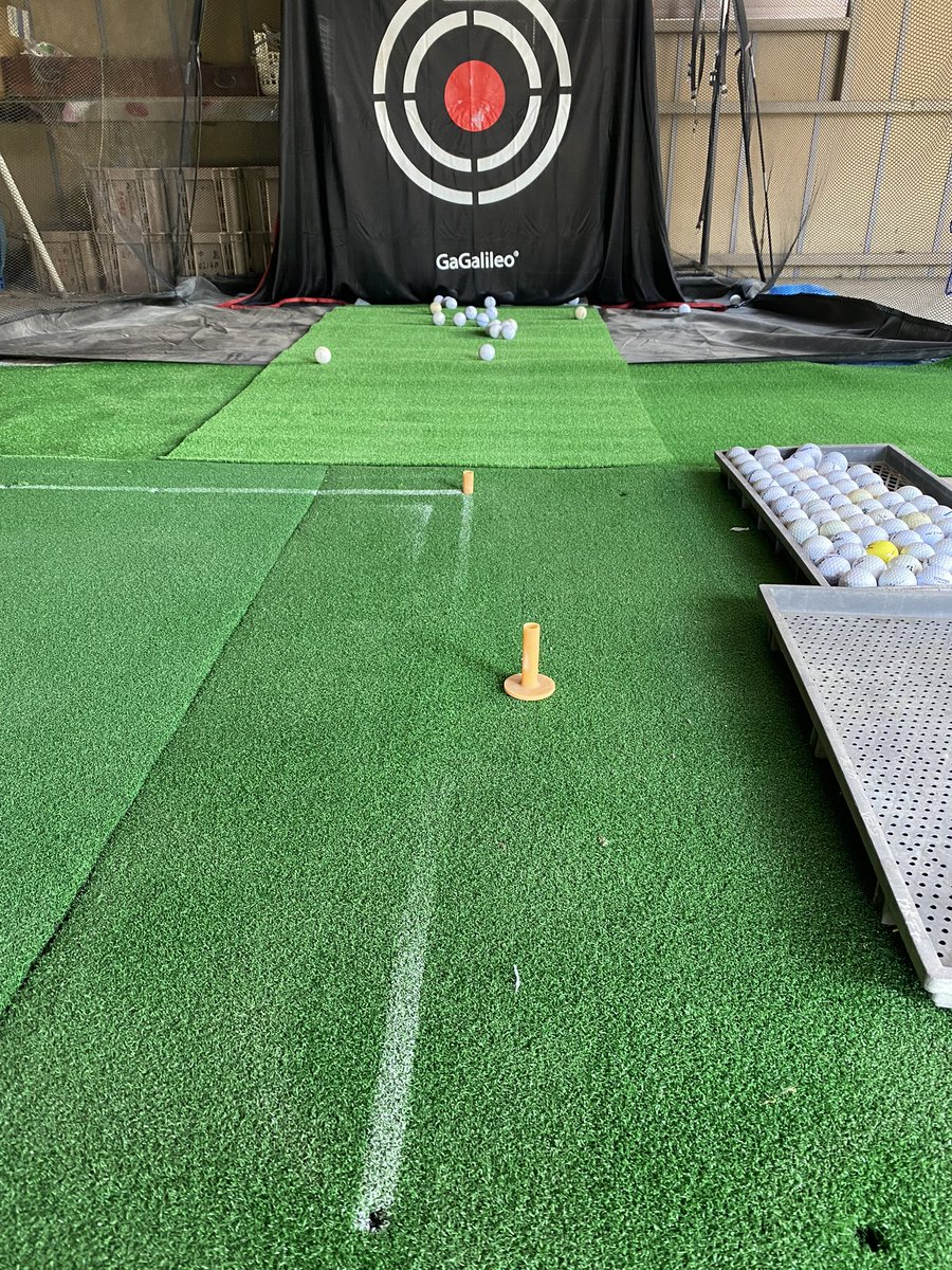 H280831's tweet photo. ゴルフを始めました🏌️
暇なのでゴルフを始めました。
凄く久しぶり（３０年）なので練習場に行ってビックリ‼️
高い料金にビックリ‼️
家で練習出来るようにしました。
料金は掛かりませんが、暑い🥵 https://t.co/91PyJaQP8W