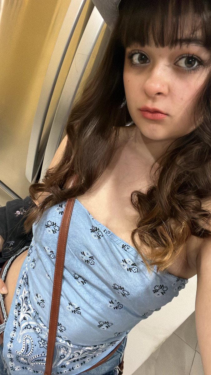 tkmtwt's tweet photo. new life update 
i’m in mexico now, been stuck here for three months lmfao i’m sick and tired of being here. finished knitting my sweater, got into uni (going to study chemical engineering) and i’m mostly rotting in bed if im not working so ! https://t.co/gKx0LvWcA8