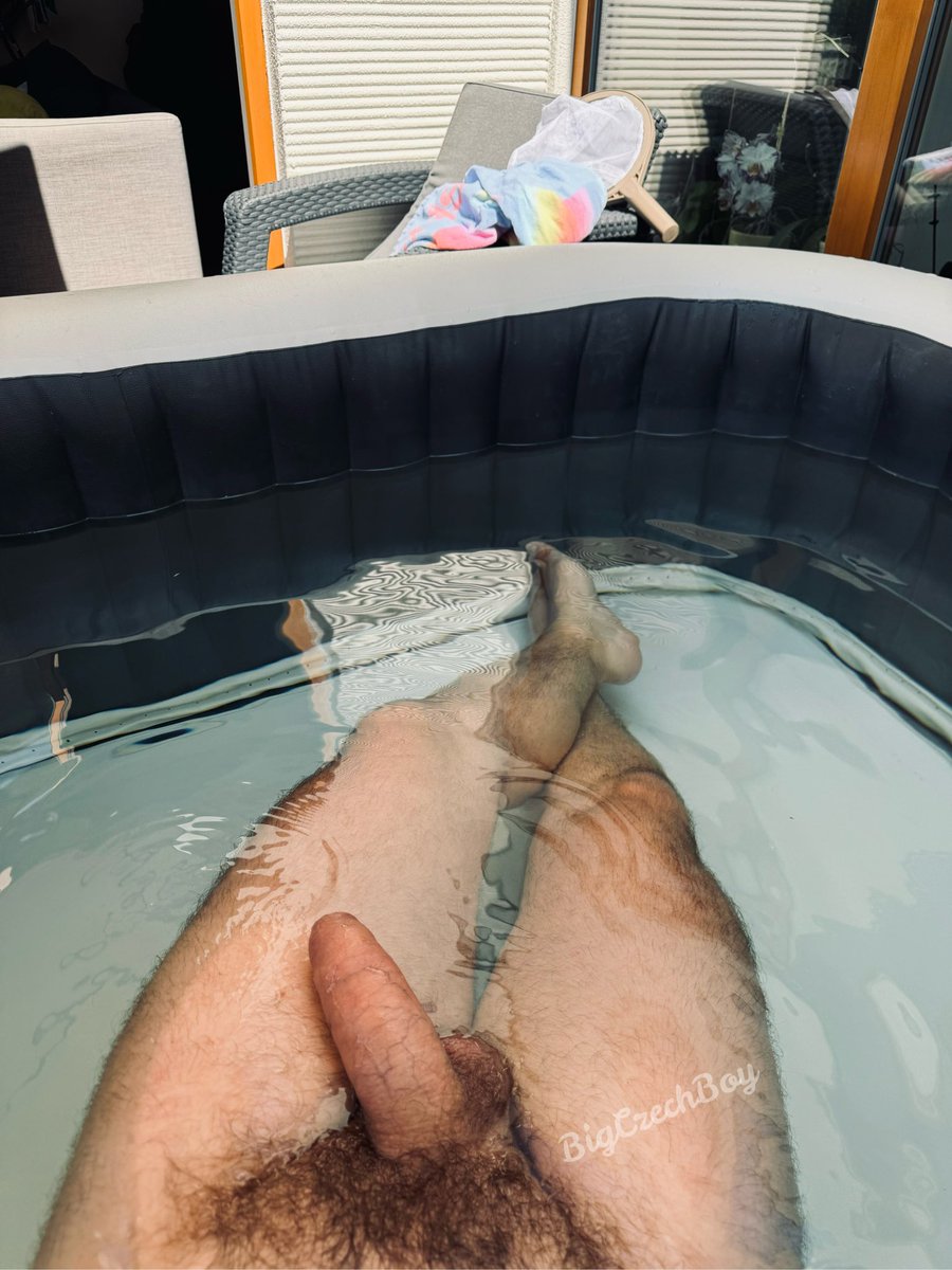 BigCzechBoy (11K) tweet media