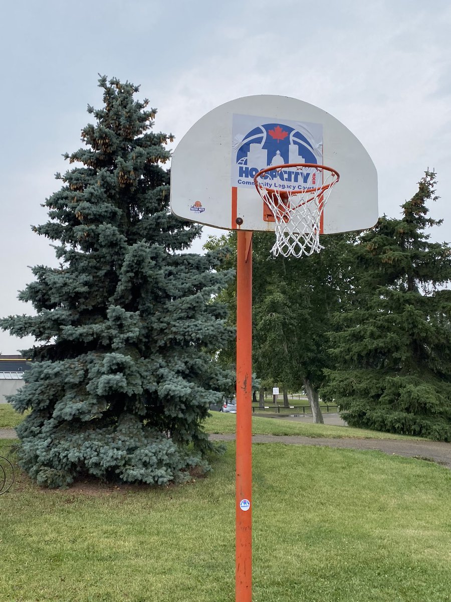 Fresh_Nets's tweet photo. The #HoopCity Community Court Crew is at it again!

We’re still getting #FreshNets &amp; #FreshRims up all over #yeg

@donorthevents 
@ExploreEdmCo 
@CityofEdmonton 
@EFCL 
@SportEdmonton 
@Spalding 
@SportfactorInc 

S/O to @GlobalEdmonton @NicoleStillger for sharing our story https://t.co/pRzw9L46kw