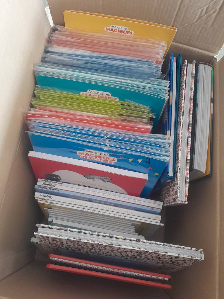 clba_org's tweet photo. Nous tenons à exprimer notre sincère gratitude à @ambafrancerwa  pour leur généreuse donation de livres à l’école @clba_org .Votre soutien enrichit l’expérience d’apprentissage de nos élèves et favorise leur amour de la lecture.Merci beaucoup ! 📚#Éducation #Gratitude #Soutien https://t.co/ZnZkzilXMw
