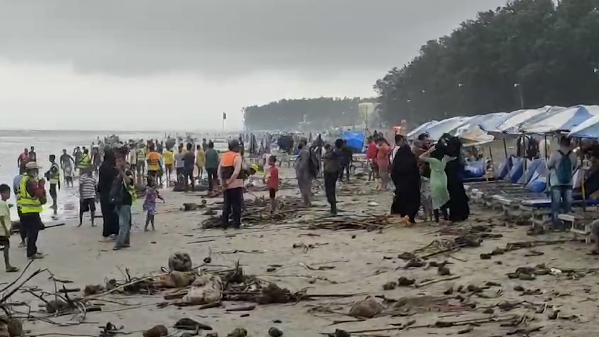 উপকূলীয় এলাকায় বইছে ঝড়ো বাতাস, হচ্ছে বৃষ্টি