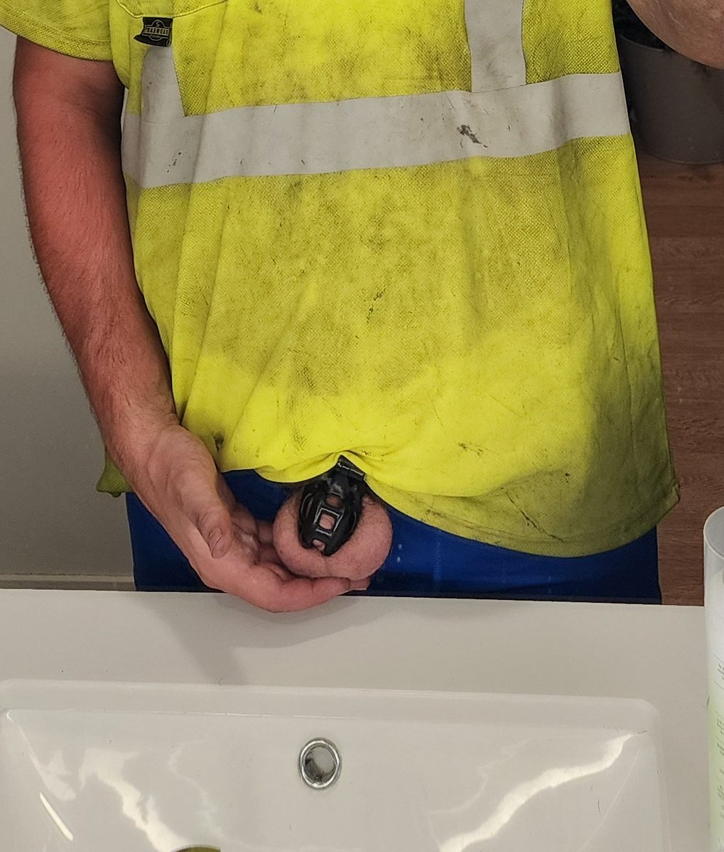 MuzzledSub95's tweet photo. Who needs a hard working sub at their service? 😈 https://t.co/e8UmIqQ17h