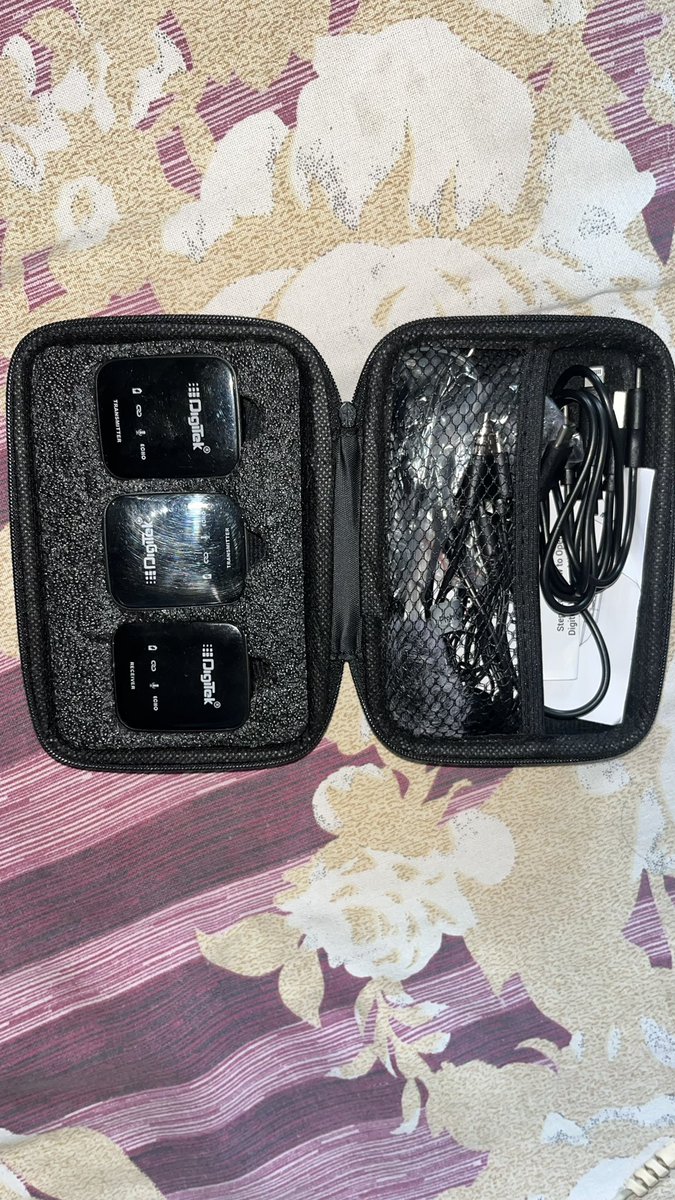 mrprincevlogs's tweet image. @DigitekOfficial  please don’t buy this product it’s totally west of money 
I have buy this product and used 2 days then not connect with any phones wast of money 4000 rupes #digitek #digitalart #mic #fround #froud  totally misbehave employee 😡