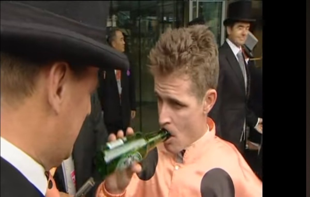 snowyclark's tweet photo. Some quick random memories of Black Caviar.
Poms painted taxis and houses, she wore a compression suit-only seen elsewhere on camels, Luke Nolen skulls a Heineken after Royal Ascot, and we all dressed up for the occasion in salmon and black. #RIPNellie https://t.co/xvC9veqKoO