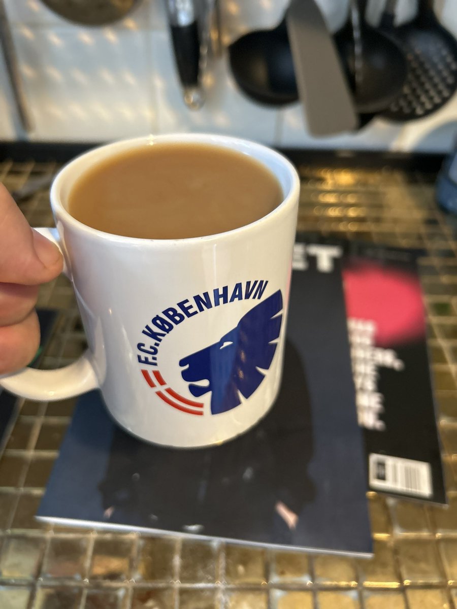 mortendk's tweet photo. Der er nu dobbeltop på fodbold idioti i københavn
Glæder mig til at stå på lægterne med #teamflink når hele Københavns døtre løber på banen og sætter gang i toget mod CL 🚂🔥🔥🔥 #fcklive https://t.co/VZFfTJ9Oc1