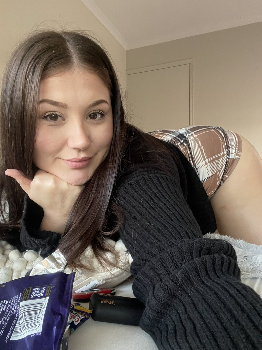 ferris_kierra's tweet photo. who wants to see behind? 🙈 https://t.co/GQwPLOFZxs