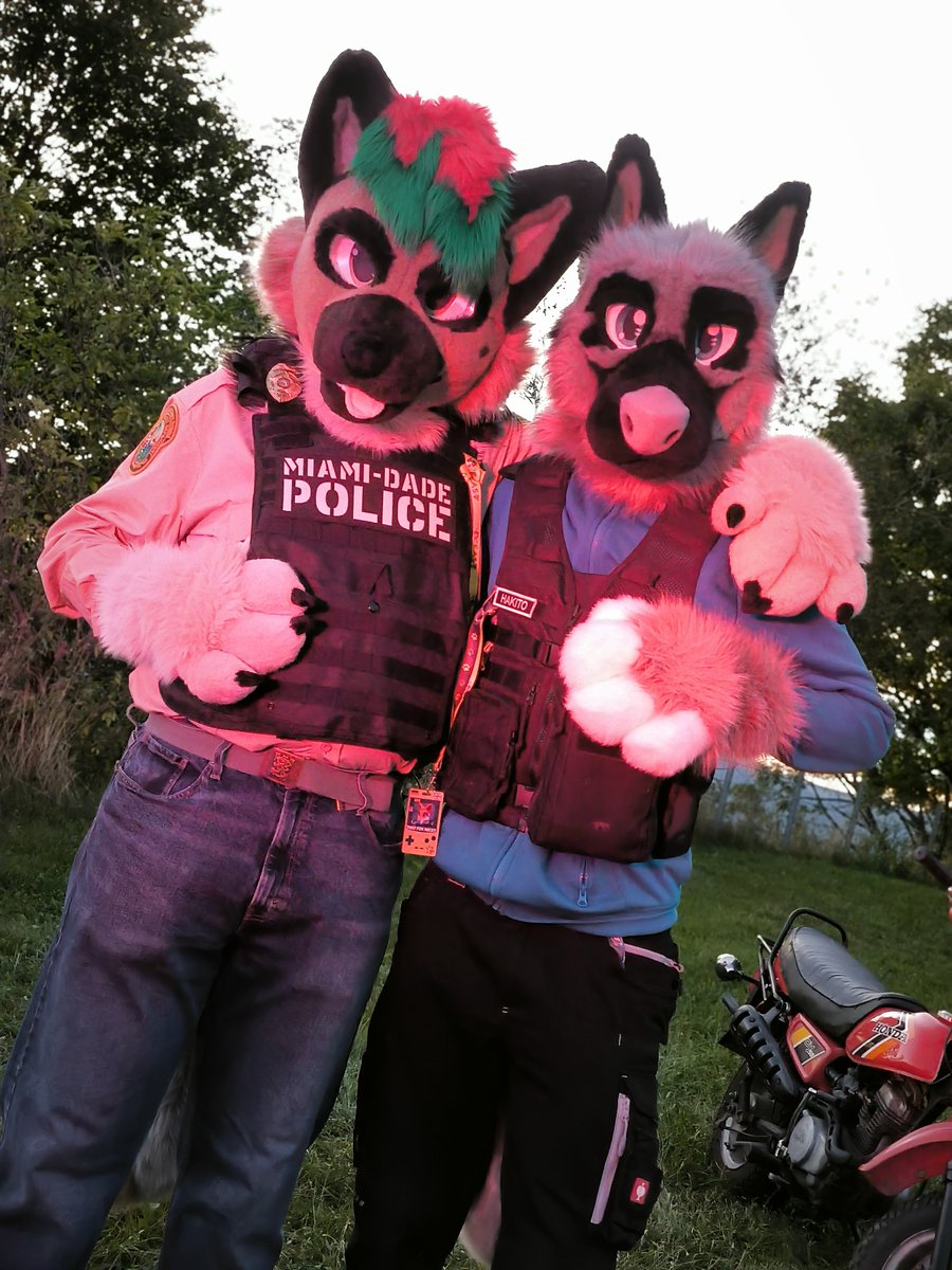 #EAST12 #EAST2024 #SachsenFurs
Nice cars. Great music, chill atmosphere.
Yesterday's "Nightbreak"  was awesome 💯🔥