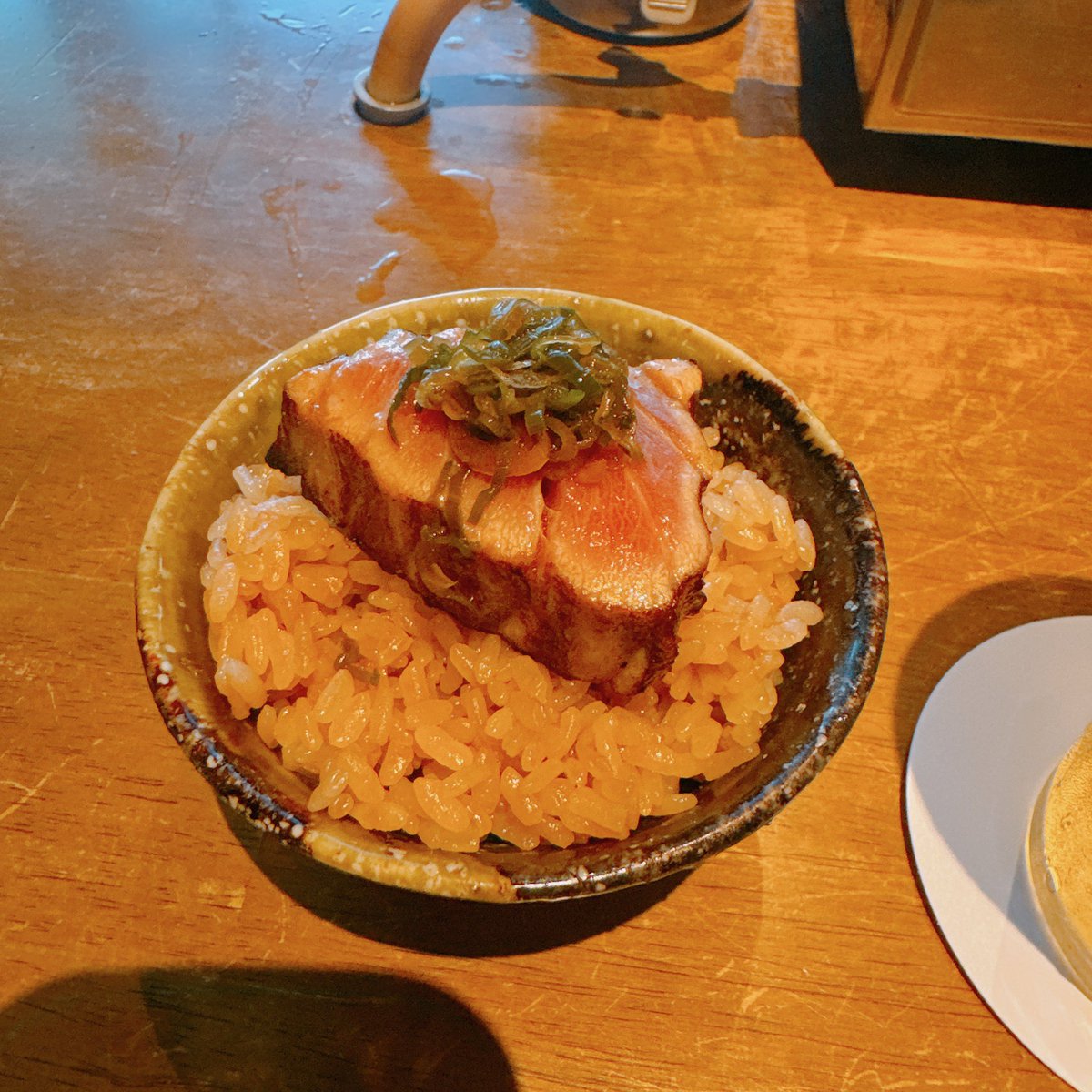 merryummy's tweet photo. ここ昔からブックマークしてたお店！偶然にもお仕事で行けてテンション上がった！
もの凄くおすすめ！お肉のようなお魚で1つづつ店員さんが焼いてくれるんだけどレベルが違う……！赤酢のご飯はおかわり自由！オフで行くにはお高いけどランチもやってるみたいだからまた行きたい……！！ @焼うおいし川 https://t.co/NkWcMqLbjL