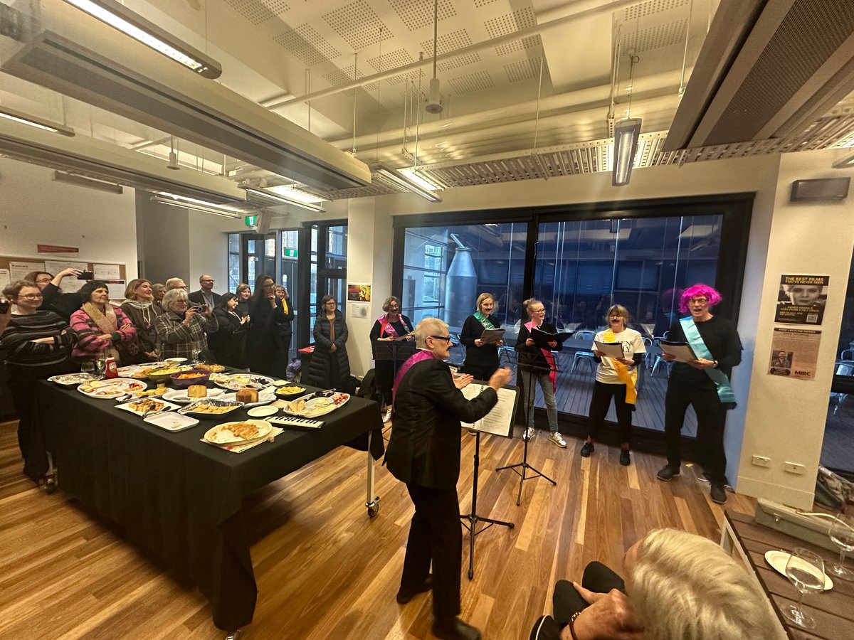 nonfictionLab's tweet image. Sending @frendles off into a well-deserved #retirement in style, with a #choir, flowers, speeches and a #volunteer stint at her beloved @TheBigUmbella1, preparing rescued food for distribution to people living with food insecurity and #homelessness. A fitting last hurrah!