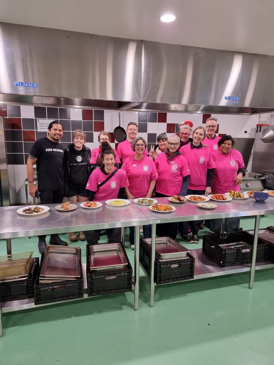 nonfictionLab's tweet image. Sending @frendles off into a well-deserved #retirement in style, with a #choir, flowers, speeches and a #volunteer stint at her beloved @TheBigUmbella1, preparing rescued food for distribution to people living with food insecurity and #homelessness. A fitting last hurrah!