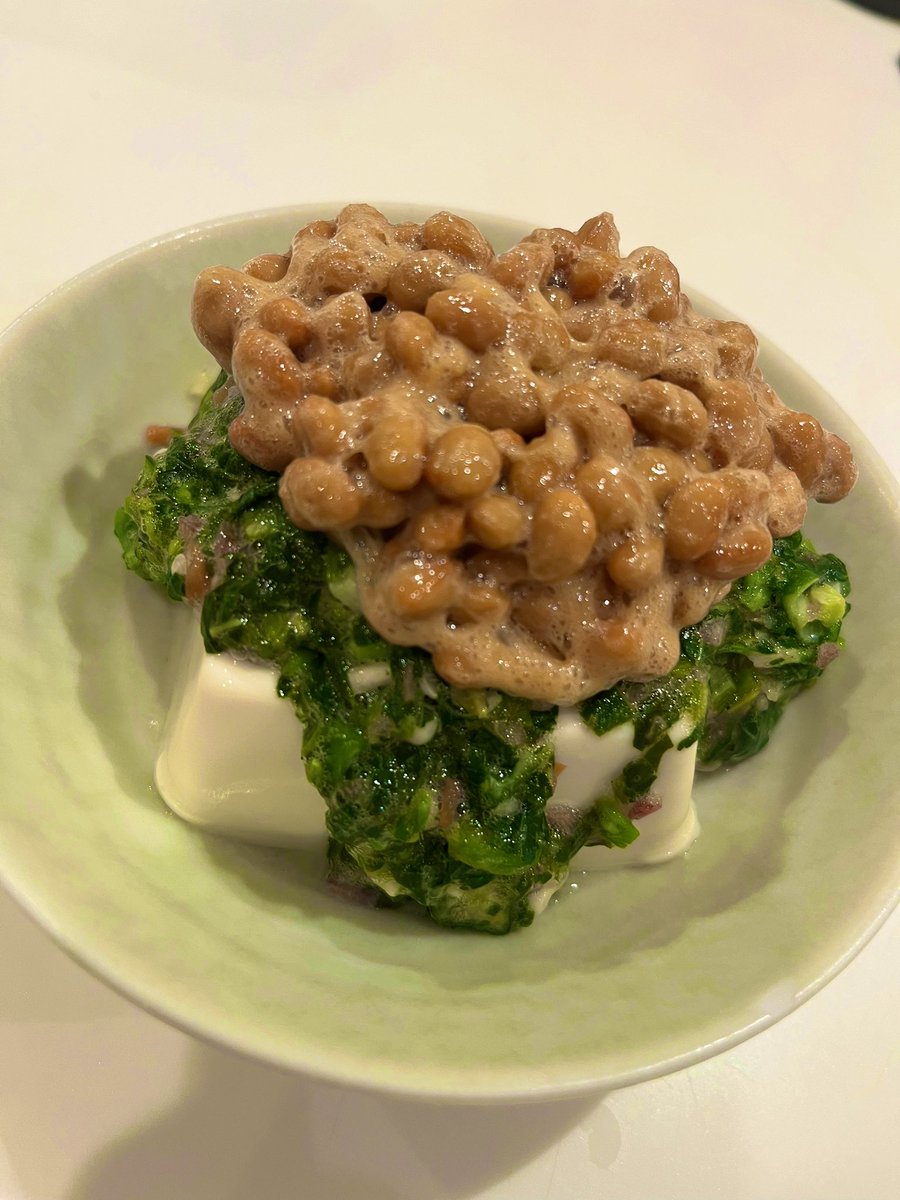 ystk_yrk's tweet photo. 起きてから無性にモロヘイヤを食べたくなった事なんて今までなかったんだけど
気付いたらスーパー行ってきてまな板の上で片っ端から叩いてたよ🥰🔪
モロヘイヤとオクラと茗荷と梅😚
もうネバネバに取り憑かれた私は
納豆もかけちゃうんだから🤤
夏のせいだねぇ
早く食べたすぎて写真が雑なのよ😂 https://t.co/dX70JoyAIo