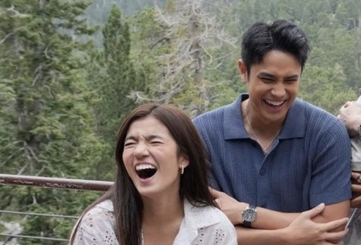 same na sila nawawala yung eyes when they smile!! kyoti huhu