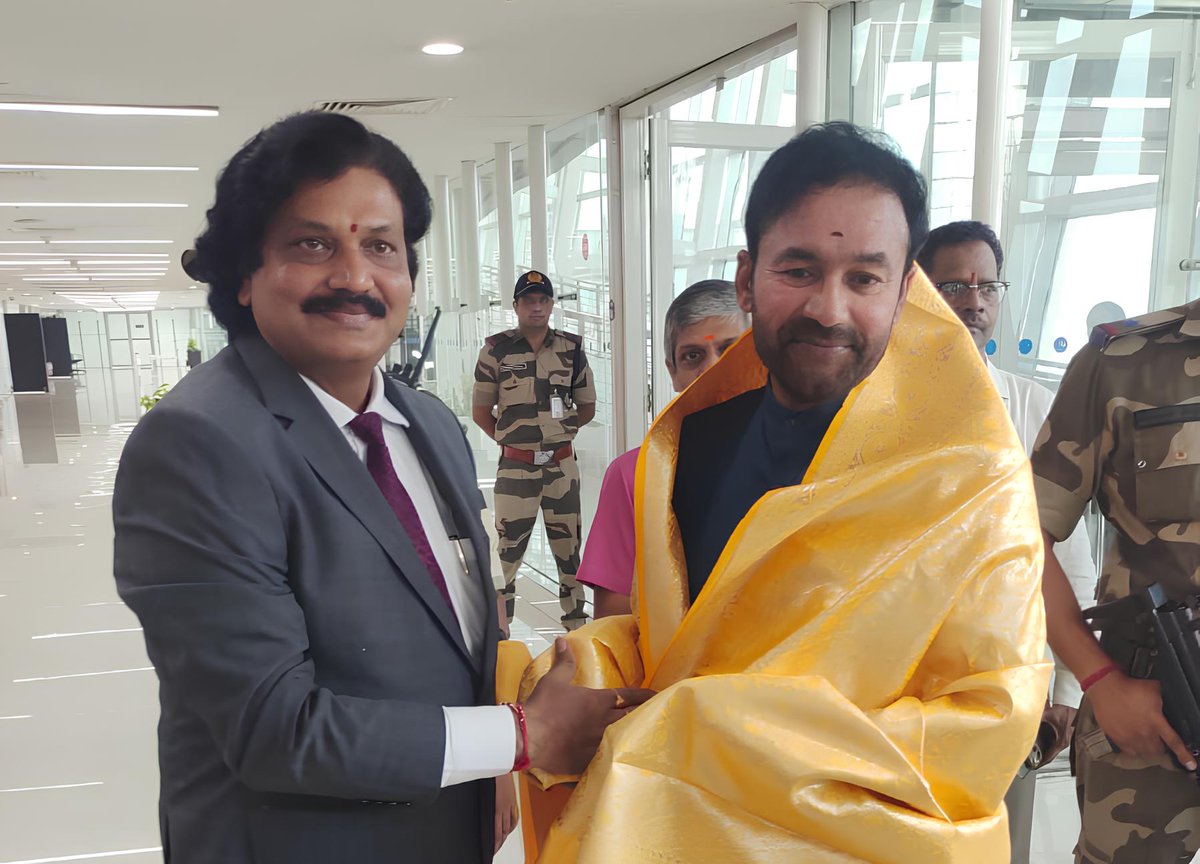 nlcindialimited's tweet photo. Shri. G. Kishan Reddy, Hon’ble Union Minister for Coal and Mines, Government of India was received by NLCIL's Chairman and Managing Director Shri. Prasanna Kumar Motupalli on 17.08.2024 at Chennai Airport.

#NLCIL https://t.co/pcChW5zbtH