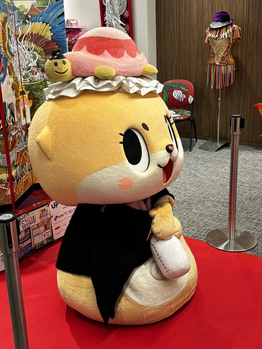 hydy991's tweet photo. ファッションショーは学ぶ事が多い✨
ポージングとか参考になるところも多い✨

集団でカメラ向けられた時のゆるキャラの対応も参考になります🤭✨
#川崎市コンベンションホール
#あぷ祭
#UPCYCLEFES
#ファインダー越しの私の世界 https://t.co/q2tt3aICC5