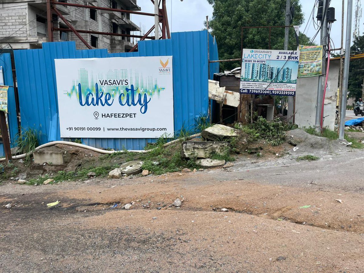 trinadh02's tweet photo. @revanth_anumula @GandhiArekapudi Dear concerned officers,the Manjeera pipeline road has been left in terrible condition.and HMWSSB are passing the blame,while vehicles are getting damaged and citizens rfacing frqnt accidents.plz see the condition of road surrounding at vasavi. https://t.co/7uLdtxmxll