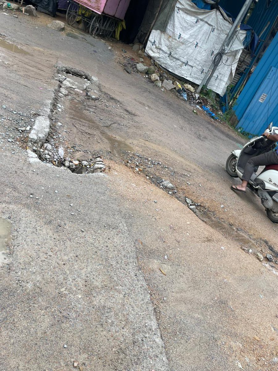 trinadh02's tweet photo. @revanth_anumula @GandhiArekapudi Dear concerned officers,the Manjeera pipeline road has been left in terrible condition.and HMWSSB are passing the blame,while vehicles are getting damaged and citizens rfacing frqnt accidents.plz see the condition of road surrounding at vasavi. https://t.co/7uLdtxmxll