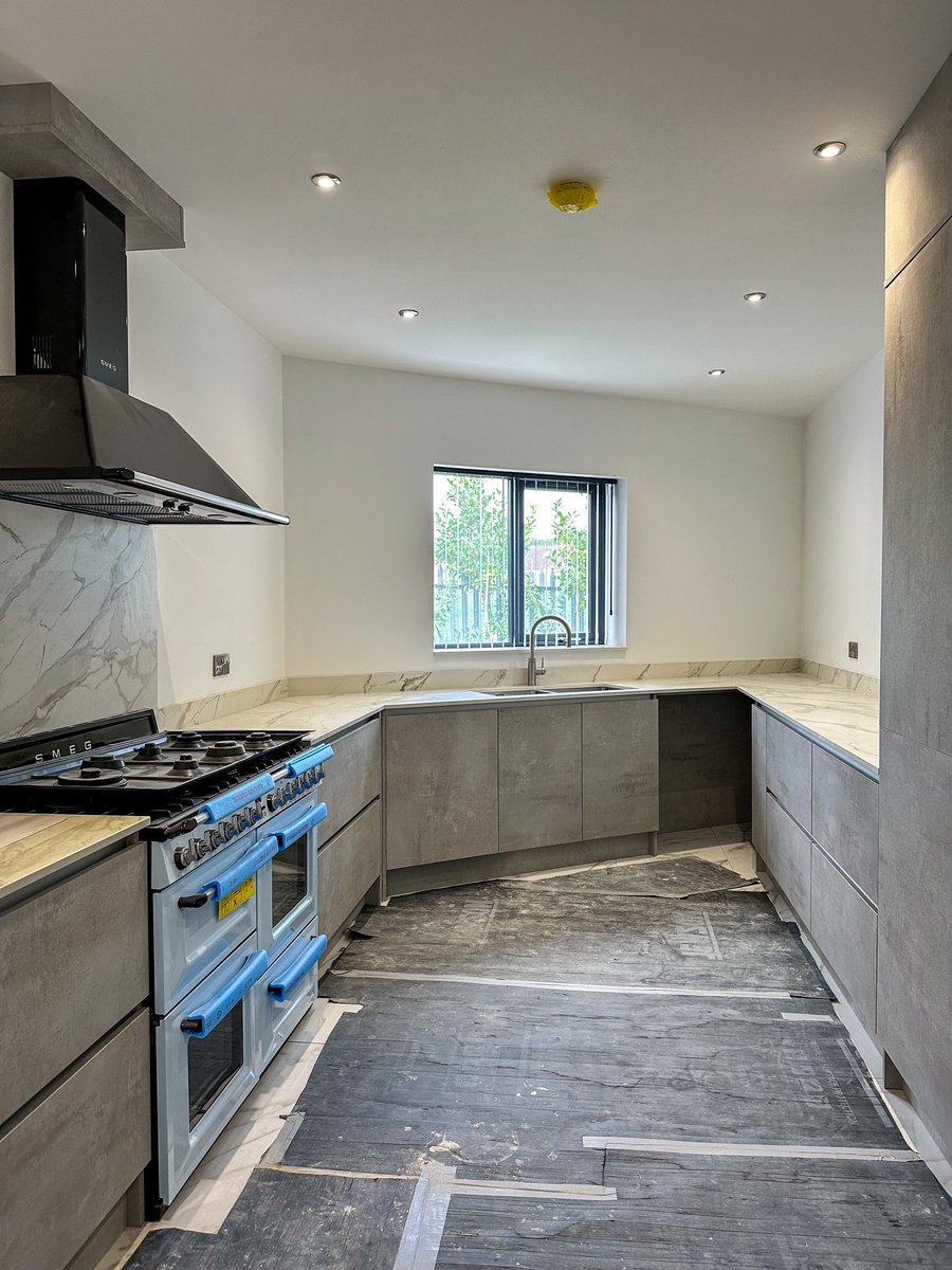 This prep-kitchen is part of a new build project that we’ve been working on and is now nearing completion 👌🏻

#flynnjoiners #hull #joinery #kitchenfitter #newbuild #selfbuild #homeinspiration