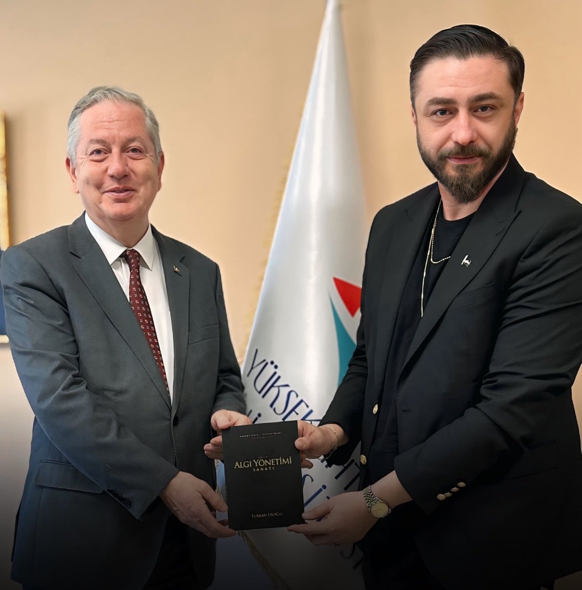 Yüksek İhtisas Üniversitesi Rektörü, Prof. Dr. Kadirhan SUNGUROĞLU Beyefendinin misafiriydik.

Sadece devlet adamları ve liderlere özel kaleme aldığım (halka kapalı baskı) siyasetname kitabım “Türkiye’de Algı Yönetimi Sanatı” doktrinini kendilerine takdim ettim.