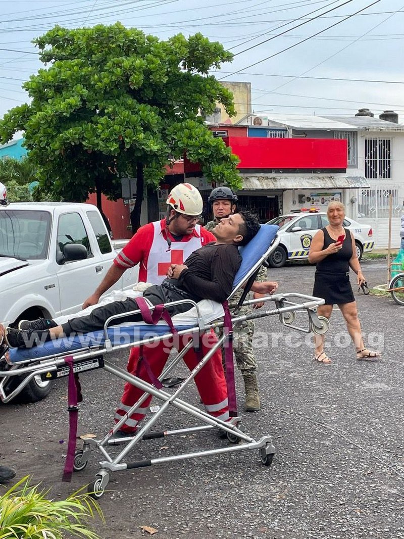 blogdelnarcomex's tweet photo. “Creo que sólo actué a conciencia, tratando de hacer el bien”, Irving Acosta, ex participante de Exatlón fue detenido después de que ayudará a una mujer que estaba siendo abusada sexualmente, a Irving no le importo chocar su camioneta contra el MUGROSO que trato de huir en una moto y que terminó sin una pierna, afirman que Irving quedara libre este sábado (Información en el enlace) https://t.co/KPGJHnxeMA