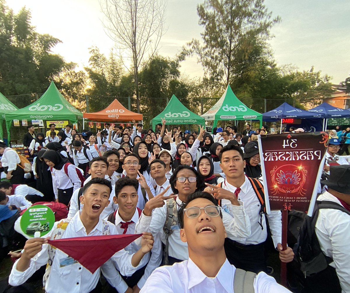 _rayarchive's tweet image. Hallo Mahesa! Saya Aliya Raya Rabbani, Jurusan Ilmu Hukum.

Unnes s nya sempit wkwk, so far seruu walaupun ada kendalanya😆❤️‍🔥

#JejakBarudiUNNES
#HariPertamadiUNNES
#PKKMBUNNES2024