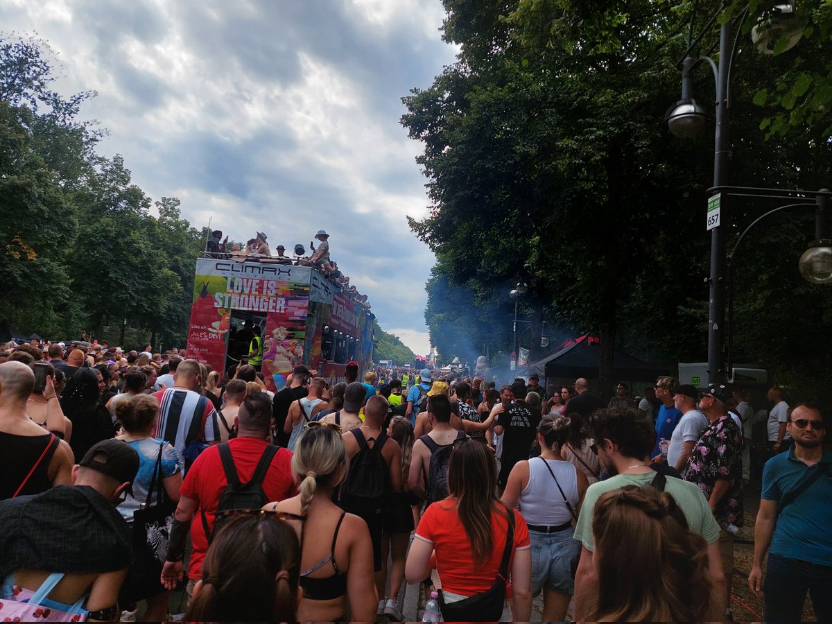 exitfreak's tweet photo. Rave the Planet 🤘🤘🤘 https://t.co/BcHhTInOLS