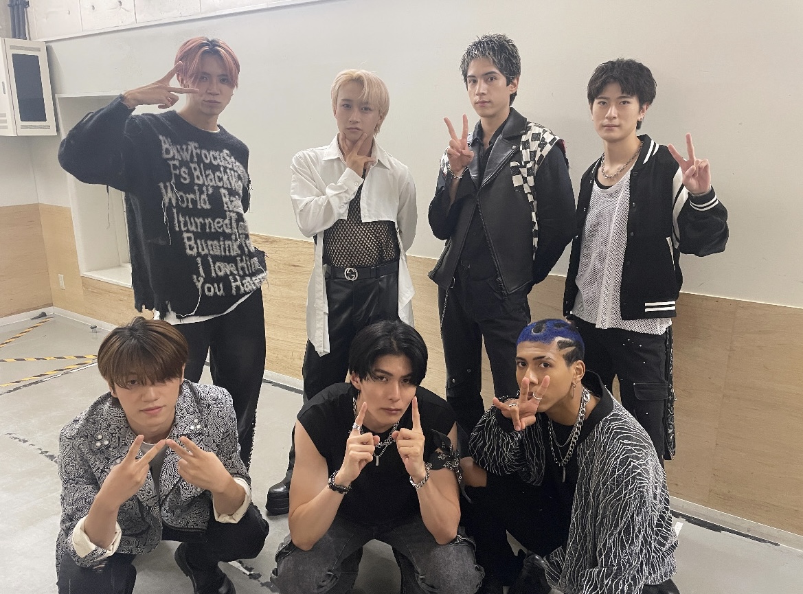 MaisonB_'s tweet photo. 「GRAND SLAM」2部もありがとうございました！

BUGVEL( @bugvel_official )のRAIRAさんとMAHIROさん
お写真ありがとうございました！

本日のセトリ🎶
1. Rock Right Now
2. Get Loud
3. Where is The Party
4. Paradise
5. インファイト
6. Bringing Out

#グラスラ 
#MaisonB https://t.co/DyNnyEHlrx