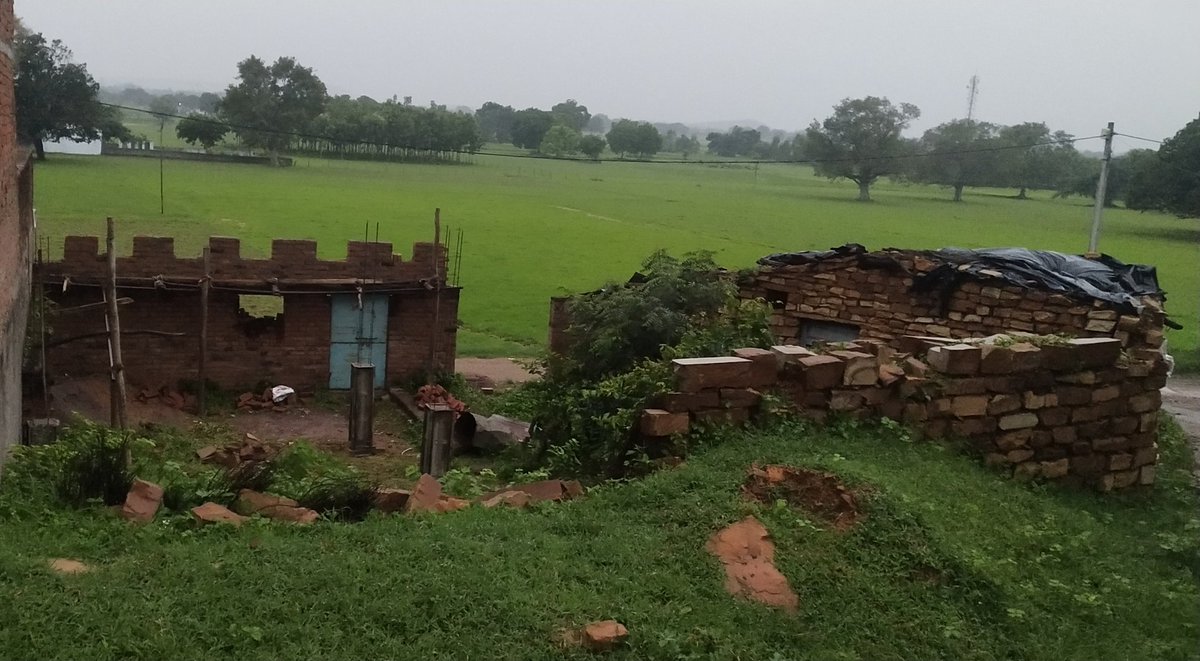 NARENDRATIWARIA's tweet photo. @PMOIndia @myogioffice @UPGovt @BoardofRevenue @ChiefSecyUP @chitrakoot_dm @ChitrakootDm @rangechitrakoot @chitrakootpol @SdmmauC @bstvlive @CktRatan @Cktnewsbureau https://t.co/WKJeL82RWZ