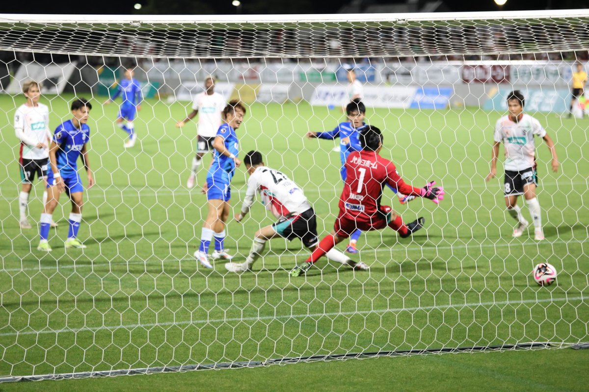 アスルクラロ沼津の３点目
柳町選手のシュート(その１)