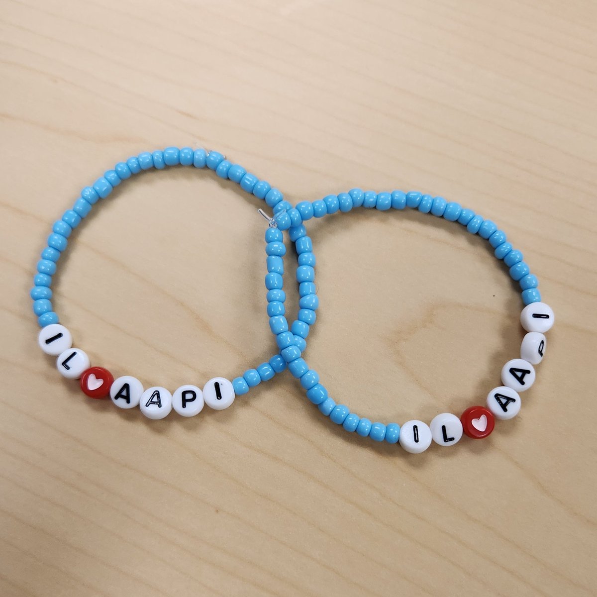 WDDAAPI's tweet image. Closed out #SouthAsianHeritageMonth by making over a 170 phone for @SabaDuPage , and also made friendship bracelets for AAPI @DemConvention Delegates! Thanks to State Rep. @jyangrohr for joining us, and we are so excited to see our country's #AAPIDems in Chicago next week!