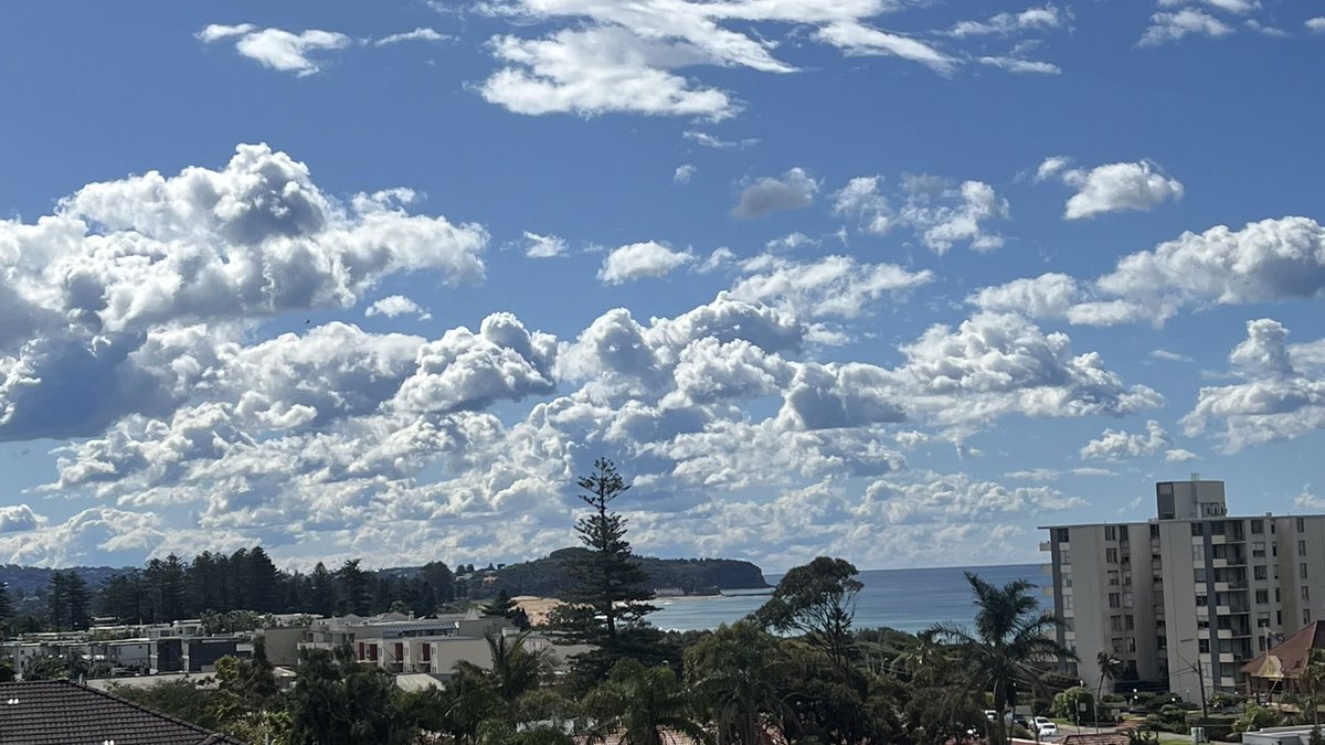 wapple15's tweet photo. #CloudmentOfTheDay #Narrabeen #Collaroy #LongReef https://t.co/Bn0SBGW4fj