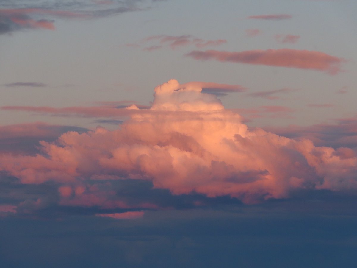 wapple15's tweet photo. #CloudmentOfTheDay #Narrabeen #Collaroy #LongReef https://t.co/Bn0SBGW4fj
