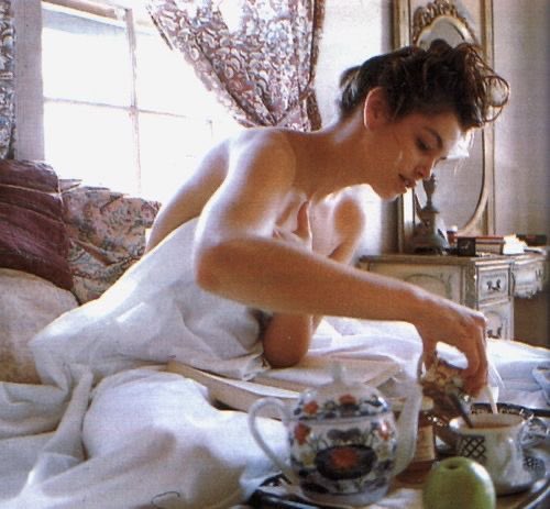 churchofysl's tweet photo. one of my favourite genres of photos: women enjoying breakfast in bed in nothing but their bed sheets https://t.co/x2u0HolpO6
