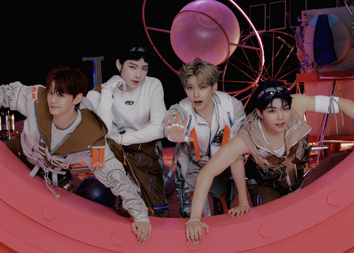 ZB1_official's tweet photo. ZEROBASEONE The 4th Mini Album

𝐂𝐈𝐍𝐄𝐌𝐀
𝐏𝐀𝐑𝐀𝐃𝐈𝐒𝐄

💿 Pre-Save
https://t.co/zrimRHGAmu

Concept Photo SF ver.

#SUNGHANBIN #RICKY
#KIMGYUVIN #PARKGUNWOOK
#성한빈 #리키 #김규빈 #박건욱

2024.08.26 18:00 (KST)

#ZEROBASEONE #ZB1 #제로베이스원
#CINEMA_PARADISE
#GOODSOBAD #ZEROBASEONE_GOODSOBAD