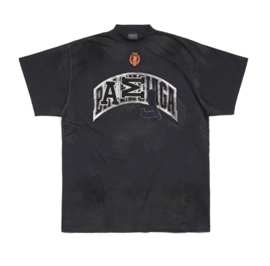 軽井沢アウトレット行ったけど、balenciagaめぼしい物なかった…skater Tシャツの色違いがあったくらい。