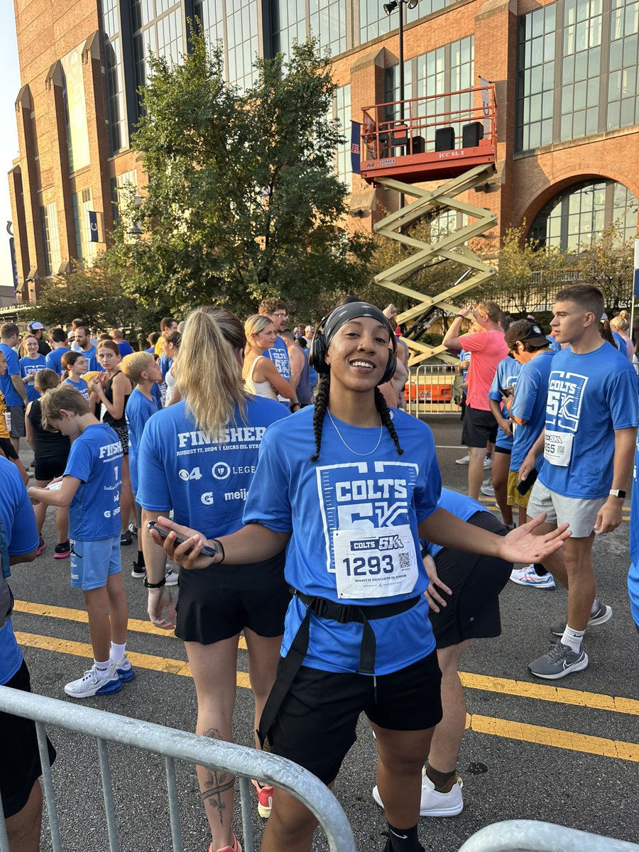 kithanleytv's tweet photo. Some pics of the spirited #Colts5k athletes this morning!💙🏃🏼♀️🏅 https://t.co/RguKAQT6st
