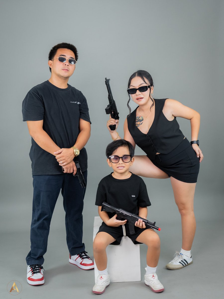 lilqueendeeexx's tweet photo. Boss up and never let them see you sweat. 🕶️🖤

💄: Capul Ubay Alexander
📸: Amaya Studios - Bayugan City https://t.co/2BvAnGcr6n