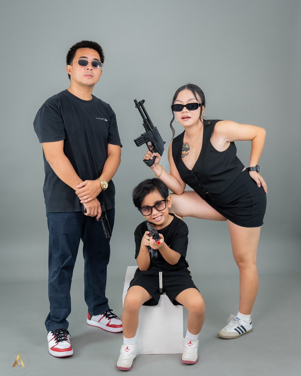lilqueendeeexx's tweet photo. Boss up and never let them see you sweat. 🕶️🖤

💄: Capul Ubay Alexander
📸: Amaya Studios - Bayugan City https://t.co/2BvAnGcr6n