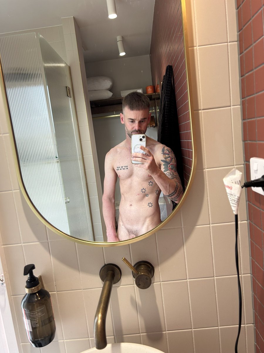 Sean64013377's tweet photo. Cheeky weekend away. 😈 https://t.co/vMsbfmZg25