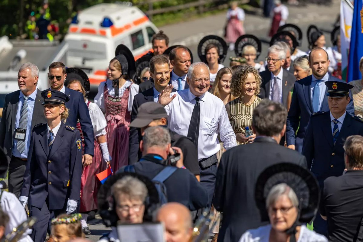 rwthofficial's tweet photo. 🇱🇮
#Liechtenstein’s Prince Hans-Adam II, Hereditary Prince Alois and Hereditary Princess Sophie, with members of the Princely Family attended the celebration of the National Day on 15 Aug. 2024 at #Vaduz Castle.
📸 Daniel Schwendener #FürstHansAdam #HansAdamII #Fürstenhaus https://t.co/KhqrcZRZek