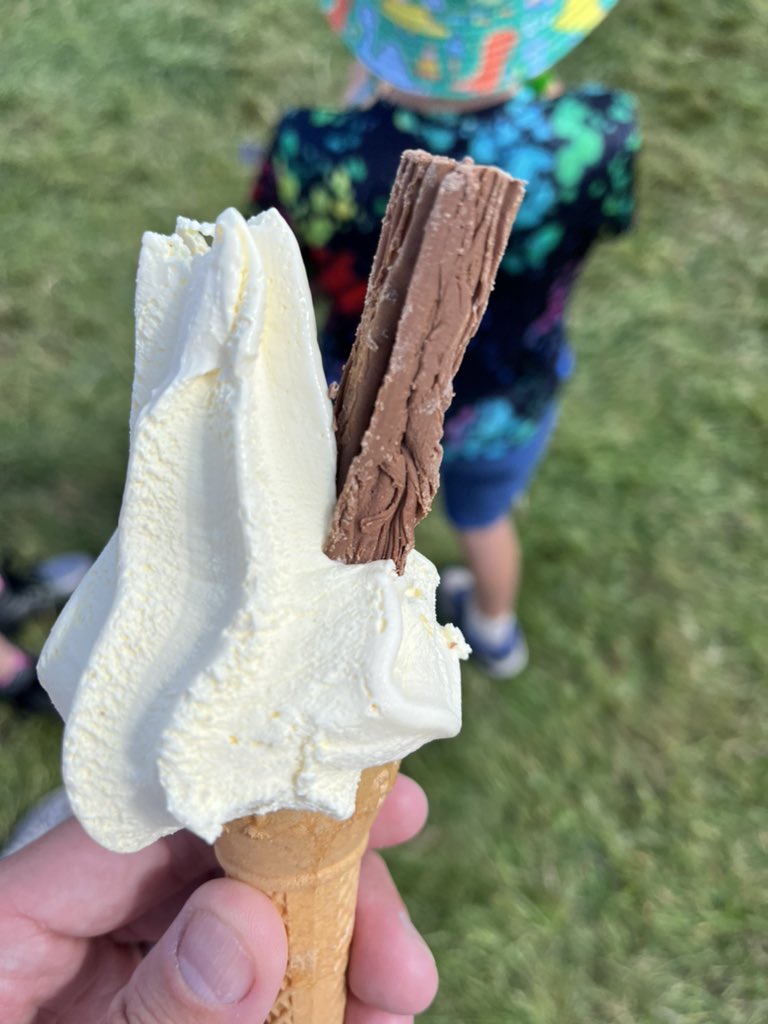 Tom G 📕 tweet media