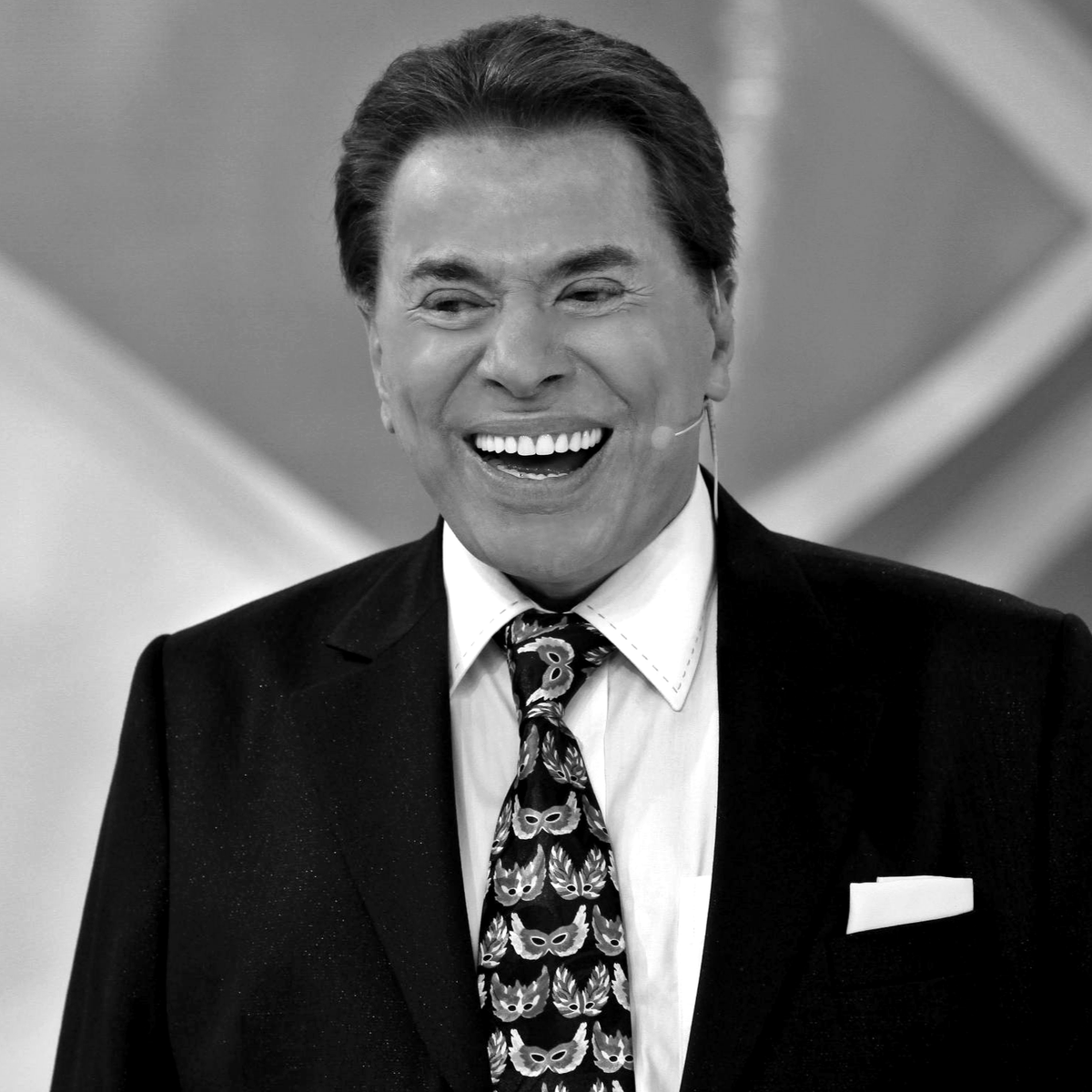 🚨 Morreu aos 93 anos, Silvio Santos, o maior apresentador da história da televisão brasileira.