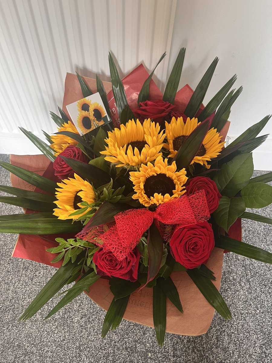 Emma Louise tweet media