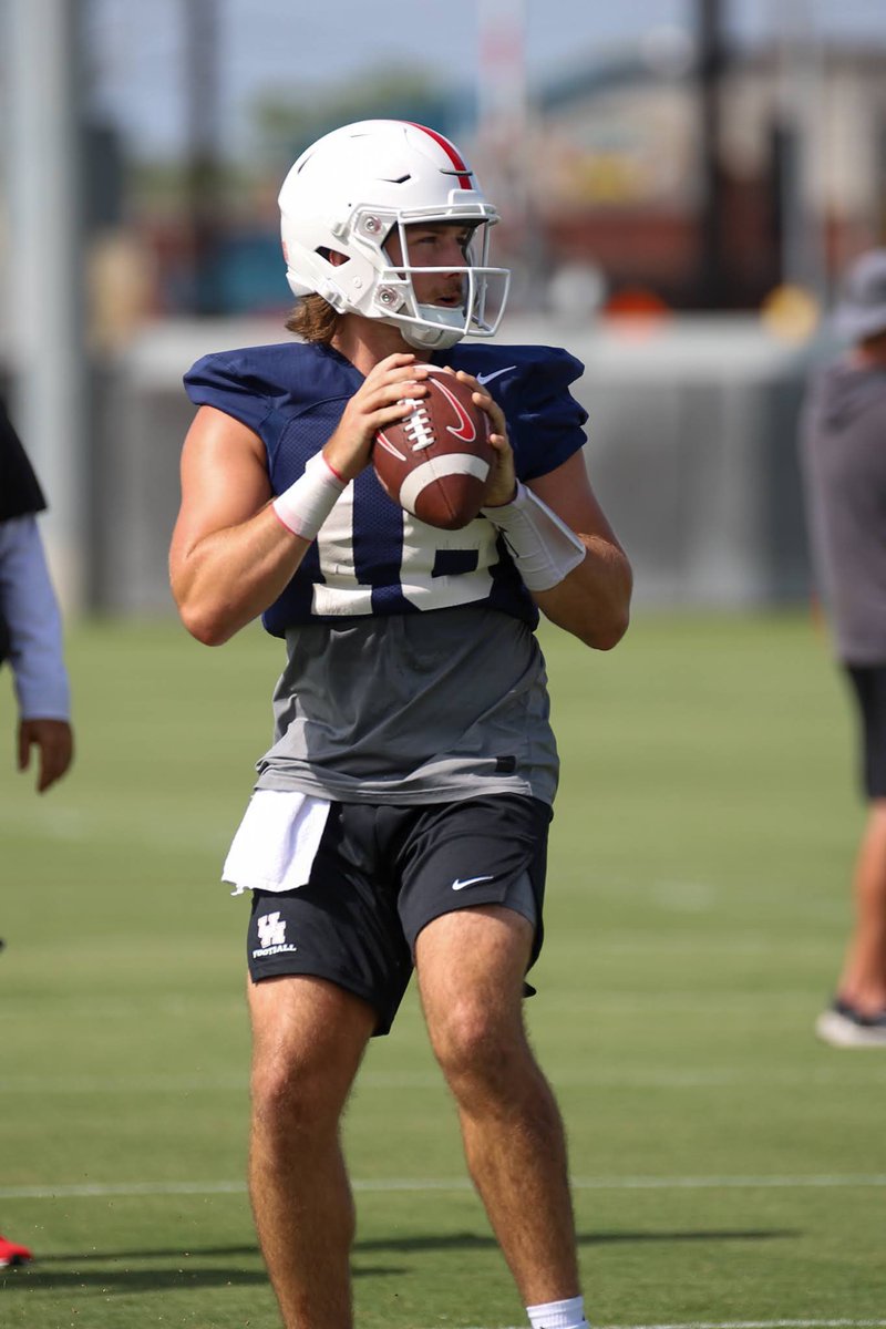 Holman Edwards <a href="/HolmanEdwards/">Holman Edwards</a> is back on the UH roster, now wearing no. 19 (formerly 16).

He was at Southern Miss last year.

📸 by Mario Puente <a href="/LifeOfMarioP/">LifeOfMarioP</a>