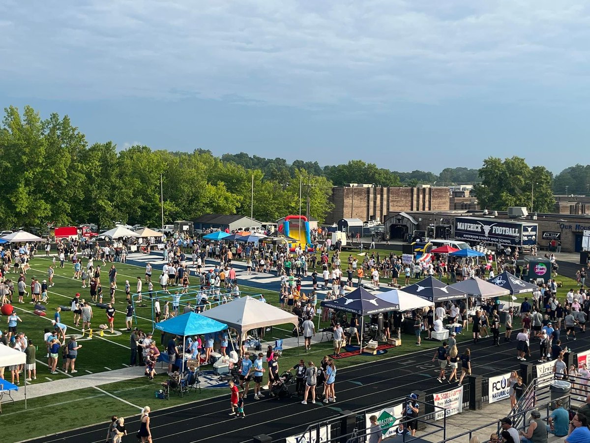 ACHSMAVBaseball's tweet photo. The Anderson County community is something special! Another successful “Meet the Mavs” event! #OneAC https://t.co/x18P5tQnof