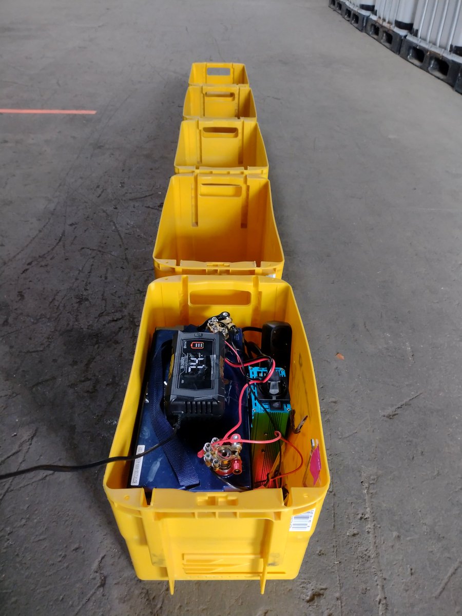 hottaspotta's tweet photo. #Fellas, I would like to start a small Fundraiser for 6 Düsselflows:

- Batterie 100Ah LiFePO4 260€
- DCAC Converter 50€
- AC Loading Device 50€
- Cables&Stuff 10€
370€ each Device

But I am too shy to ask for 6x370€ ... (PayPal in Bio!!!)

What would you say? We have requests from 3 Brigades. These requests will be fullfilled. With or without help. But help is apprechiated.

(Btw: An Ecoflow with the same power costs 1.000€ each.)

Cc
@LadyBugFella
@LightyDjan 
@GadgetSerega