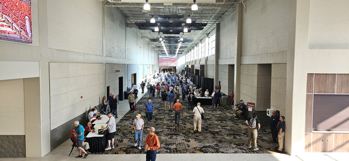 The crowd is starting to gather <a href="/hsvhamfest/">Huntsville Hamfest</a>.