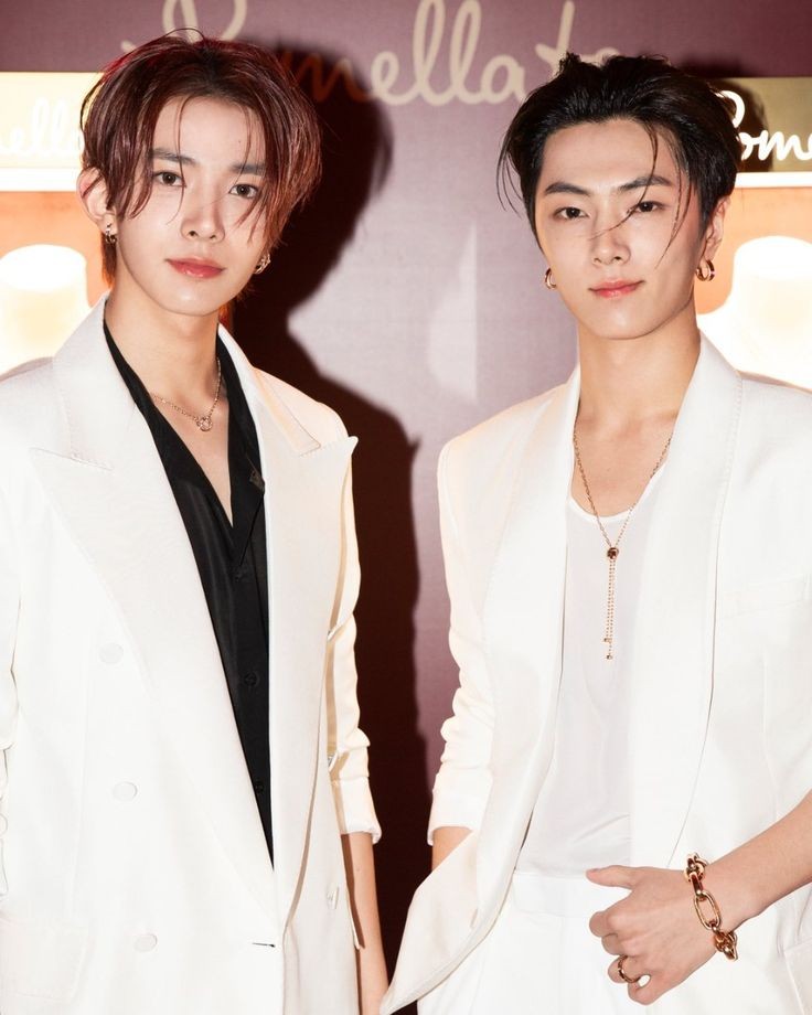 ㅤ
ㅤ
Yang kiri ganti baju dua kali sampai acara mau selesai. Ngga apa-apa, yang penting ngga rewel. 
ㅤ
ㅤ